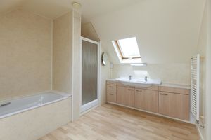 Family Bathroom_5DP- click for photo gallery